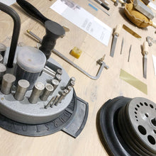 Afbeelding in Gallery-weergave laden, Mini-Workshop Zilveren oorstekers - Elewijt (Zemst) 06/09/2023 (13-15u).
